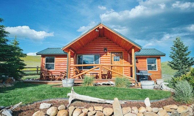 Saddlestring Cabin | Bounty of the Bighorns Cabin near Buffalo