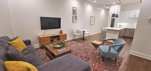 Butchertown Apartment | Bourbon Lofts II : Cozy + Stylish + Free Parking