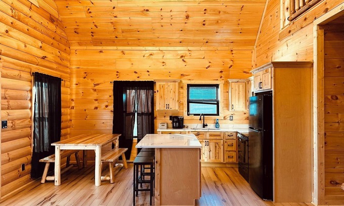 Harrodsburg Cabin | Bourbon Retreat Hot Tub-10