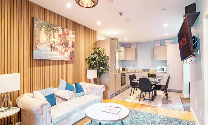 Sheffield Apartment | Boutique 2-Bed Apartment in Central Sheffield | Vibrant City Base + Netflix