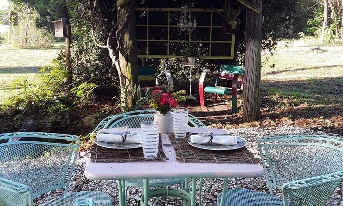 Dade City Cottage | Boutique Cottage Clean & Centrally Located!