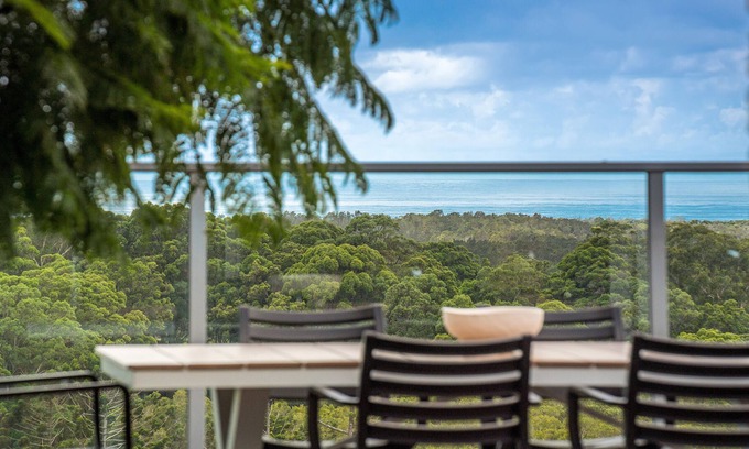 Sleepy Hollow House | Boutique farm accommodation only 5 minutes away from the Beach.
