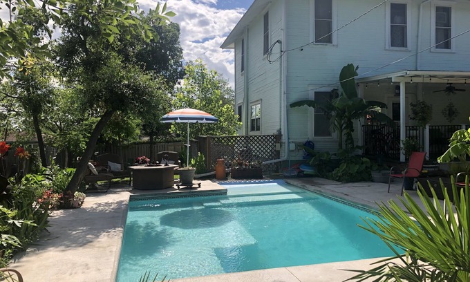 Taylor House | BOUTIQUE HIDEAWAY IN DOWNTOWN TAYLOR WITH POOL