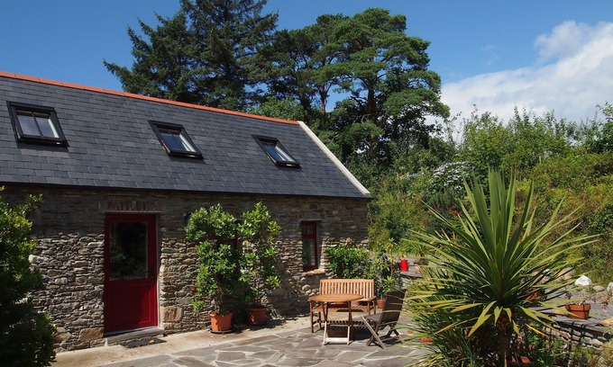 Durrus House | Boutique Holiday Cottage set in a large and tranquil garden near Durrus