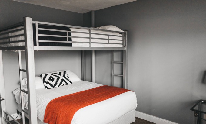Grand Rapids Apartment | Boutique Hotel 2 Bedroom Suite