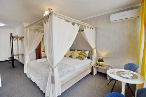 Deva House | Boutique House