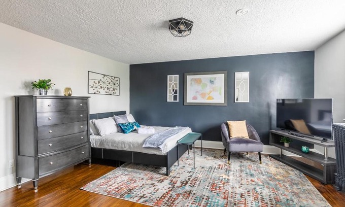 Hamilton Apartment | Boutique Studio Apt, PRIME Walk Location!
