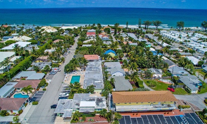 Ocean Ridge Apartment | Boutique Style Apartment in dream location with pool 200 meters from the beach CB 12