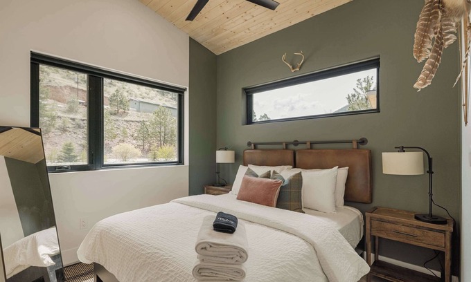 Grant Cabin | Bow & Arrow, Creekside Sauna, Cold Plunge