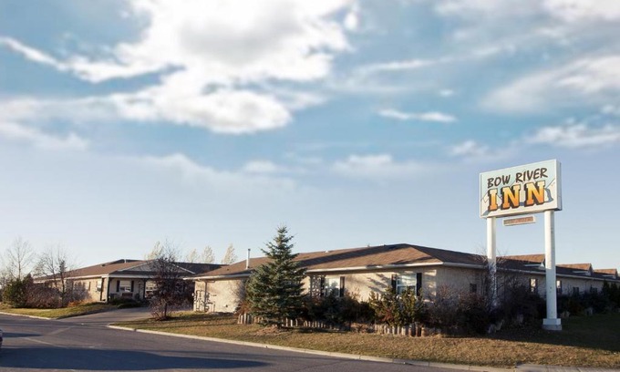 Cochrane Hotel | Bow River Inn