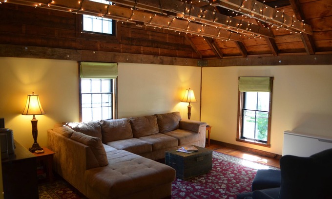 Brunswick Apartment | Bowdoin College - Historic Brunswick - Gateway to Midcoast Maine