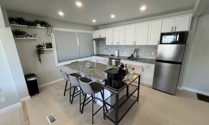 Mystic - New London Apartment | Bowline Landing-#1 · walk Mystic-Train/EV Lvl-2 · aquarium