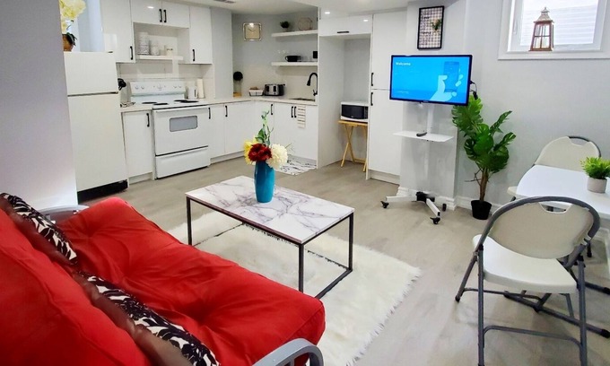 Bowmanville Apartment | Bowmanville Getaway