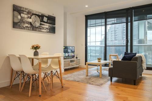Blackburn Apartment | Box Hill Center 2br1ba View Balcony Wifi Parking