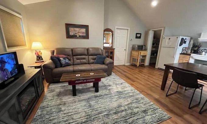 Bozeman House | Bozeman Adventure Hub-1 Bedroom w/Garage