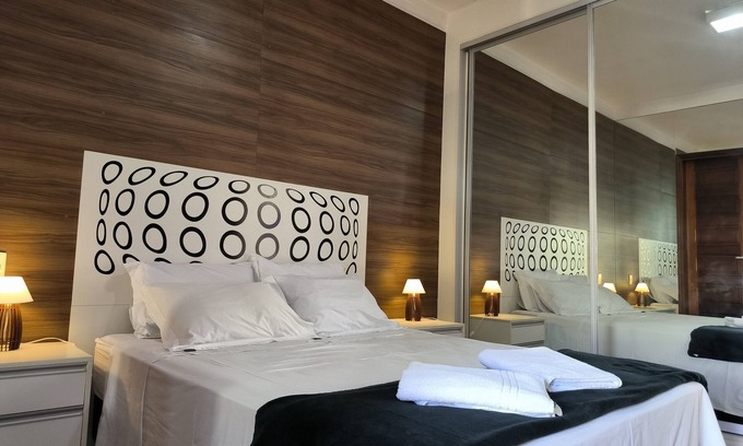 Pinheiros House | Conforto e Piscina Para Grupos na Vila Madalena