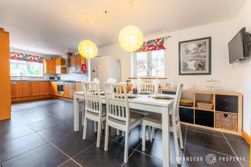 Ferndown House | Bracken Bliss by Grandeur Property