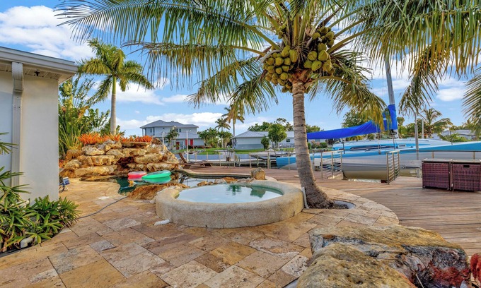 Bayshore Gardens House | Bradenton Pool Home on the water !