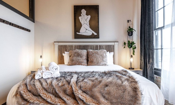 Stratford Apartment | Bradshaw Lofts: The Brixton - King