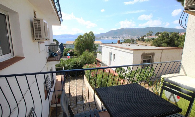 Llanca Apartment | BRAMANT 5 - Primera planta con terraza, vistas al mar y parking.