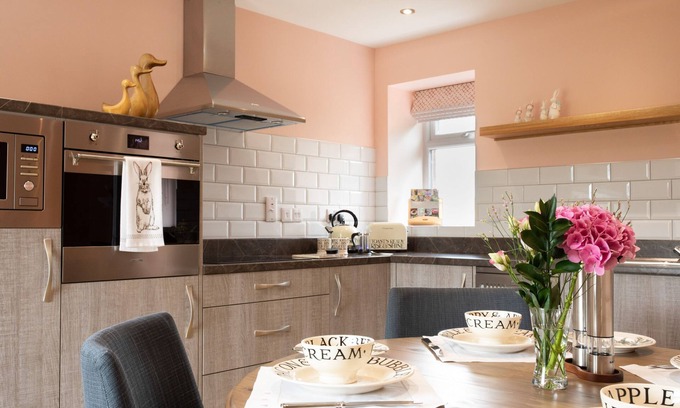 Turriff Cottage | Bramble Cottage - a rural that sleeps 4 guests in 2 bedrooms