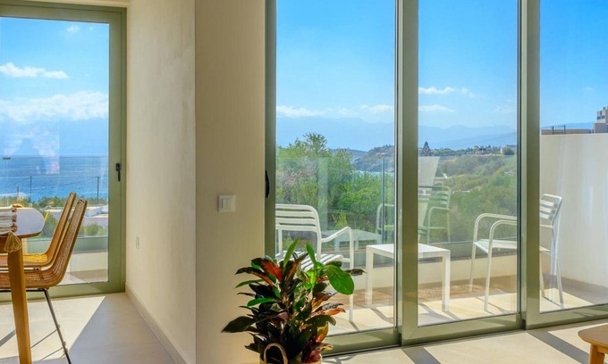 Agios Nikolaos House | Branch Suite w Shared Pool by Roots Suites
