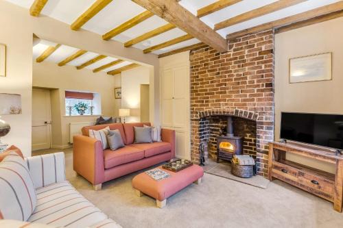 Loughborough House | Brand Hill Cottage with Hot Tub