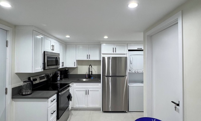 Winnetka House | Brand New 1BR Home Perfect location