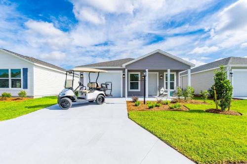 Okahumpka House | Brand New 2-2 Villa with Golf Cart