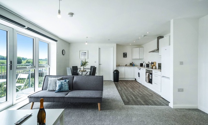 Luton Apartment | Brand New 2 Bed, 2 Bath Apartment in Luton 11