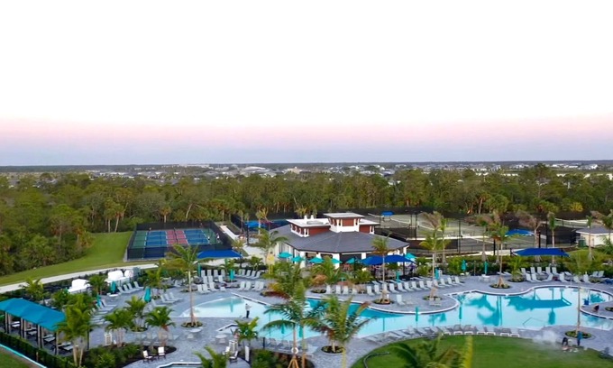 Venice Condo | Brand new 2-bedroom condo located on golf course with resort style amenities