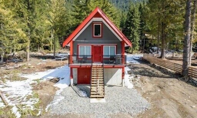 Sunshine Valley Cabin | Brand New 3bedroom cabin w/views &indoor fireplace