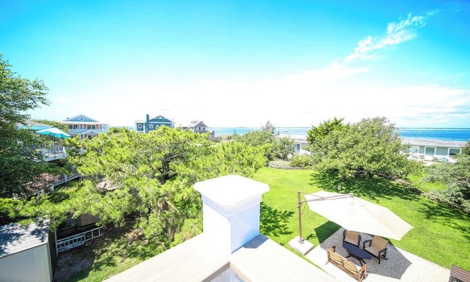 Kismet House | BRAND NEW - 8 Bedroom, 4 bathroom house with BEAUTIFUL BAY VIEWS- Kismet!