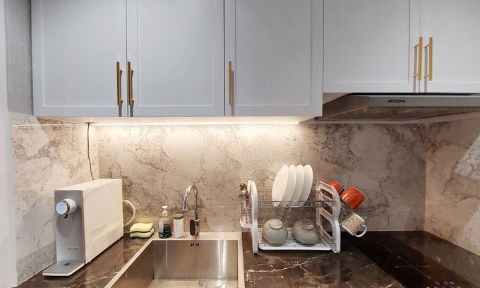 Kesawan Apartment | Brand New and Nice 2BR Apartment at The Reiz Condominium Medan By Travelio.