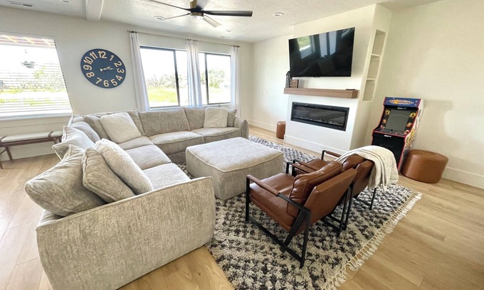 Lindon Apartment | Brand new apartment, sleeps 10, IDEAL location in Utah county. High end finishes