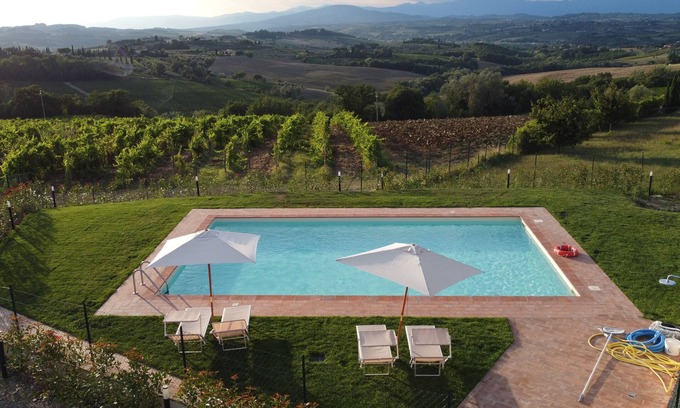 Montagnana Apartment | Brand new apartment with pool in the Tuscan countryside near Florence