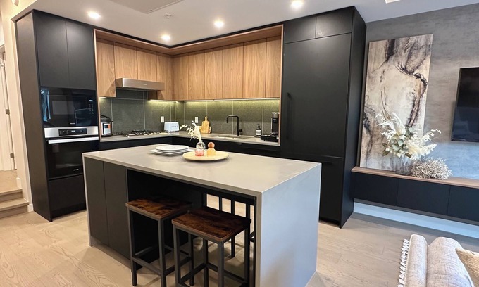 Riley Park-Little Mountain House | Brand New Award Winning Townhouse|3BR|Van West|Skytrain|12 min to Airport & DT