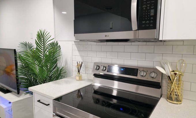Southwest Edmonton House | Brand New Basement Suite With Gym