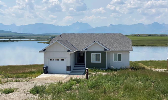 Mountain View House | Brand new beautiful home with best view outside of Waterton Park. LOWER suite.