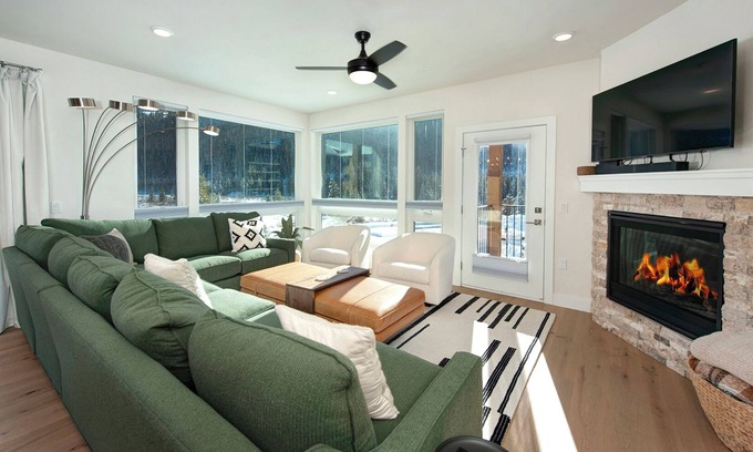 Mountain House Condo | BRAND NEW Beautifully finished Clearwater Loft with Hot Tub