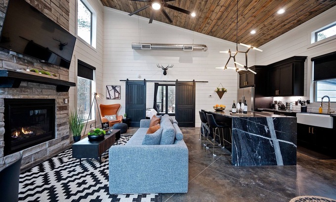 Pickens Cabin | BRAND NEW! BOHO Modern + Chic Luxury Couples Retreat!