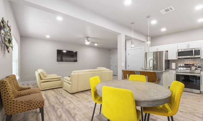 Spicewood House | Brand New Build in 2025! Premium Appliances, Designer Finishes, Lake Nearby