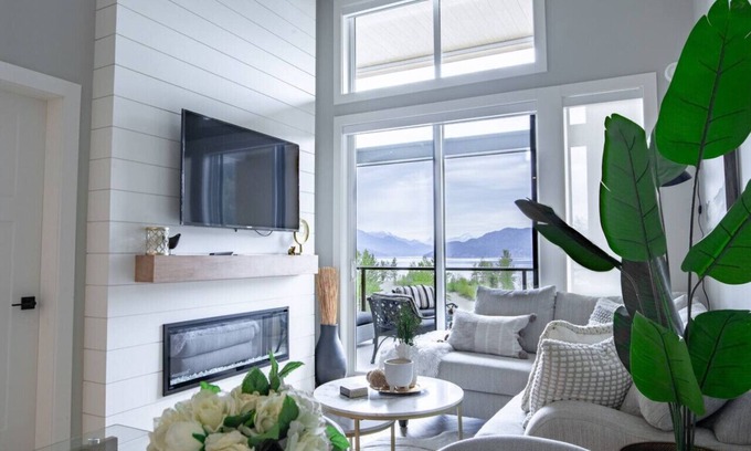 Harrison Hot Springs Condo | Brand New Penthouse with Lake & Mtn Views