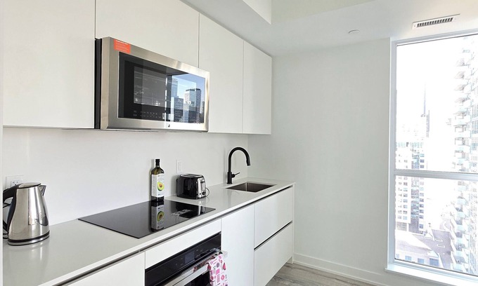 Toronto Entertainment District Condo | Brand New Condo 3 min walk to CN Tower . Heart of Toronto ❤️