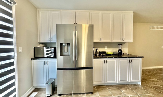 Cobourg House | Brand New Detached Bongalo. 5 minutes drive from Cobourg Beach
