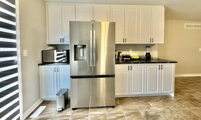 Cobourg House | Brand New Detached Bongalo. 5 minutes from Cobourg Beach