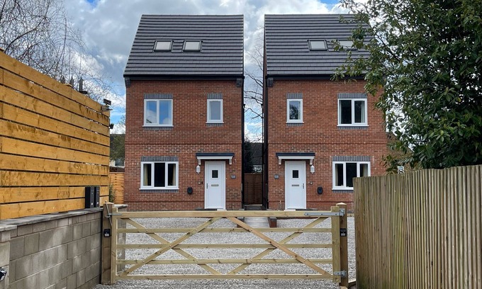 Newcastle-Under-Lyme House | Brand New High Spec House with parking