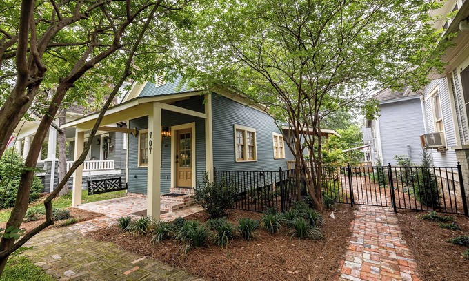 Laurel Ski Chalet | Brand New, Historic District, Walkable, 5 Star