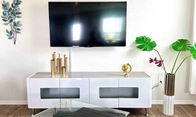 Southside House | Brand NEW Home family friendly near Lackland, Sea World and Downtown
