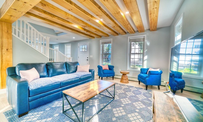 Saugerties House | Brand New House w gated backyard that is located right at the Saugerties Village